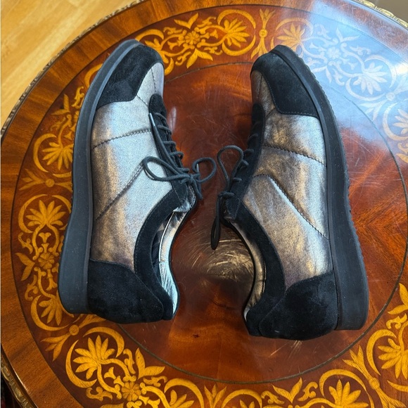 Aquatalia Waterproof Black/Silver Suede Leather Sneaker Size 9 MSRP $225 - Picture 6 of 12